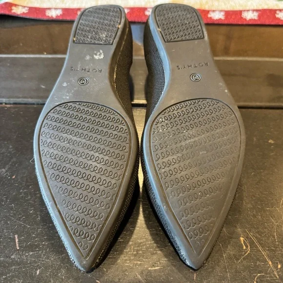 Rothy’s Black Points, size 7.5 - Picture 2 of 3